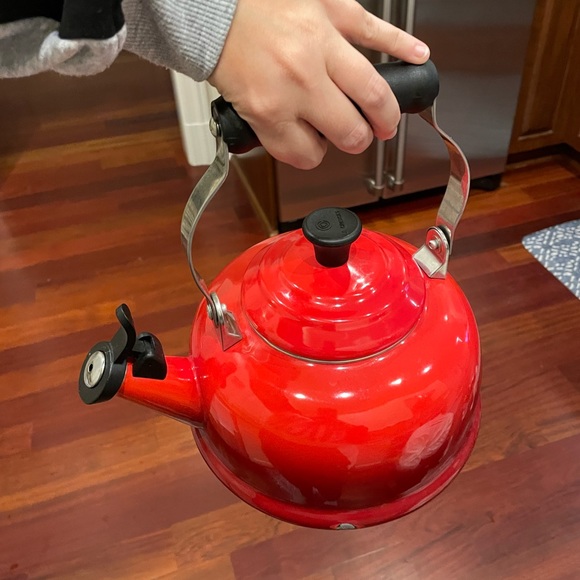 Le Creuset Large Tea Pot - Cherise Red 1.7 qt - Picture 3 of 12